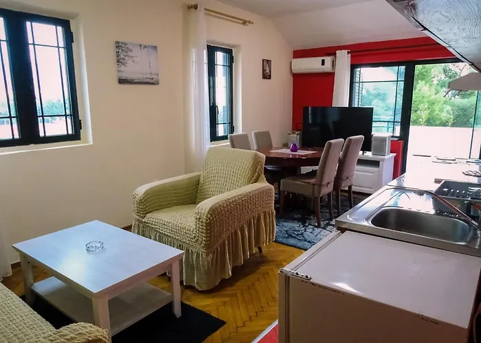 Vuk\'S 5 Min From The Beach Two-Bedroom Apart