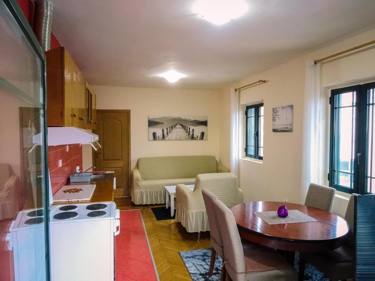 Vuk's 5 Min From The Two-bedroom Apartment Budva