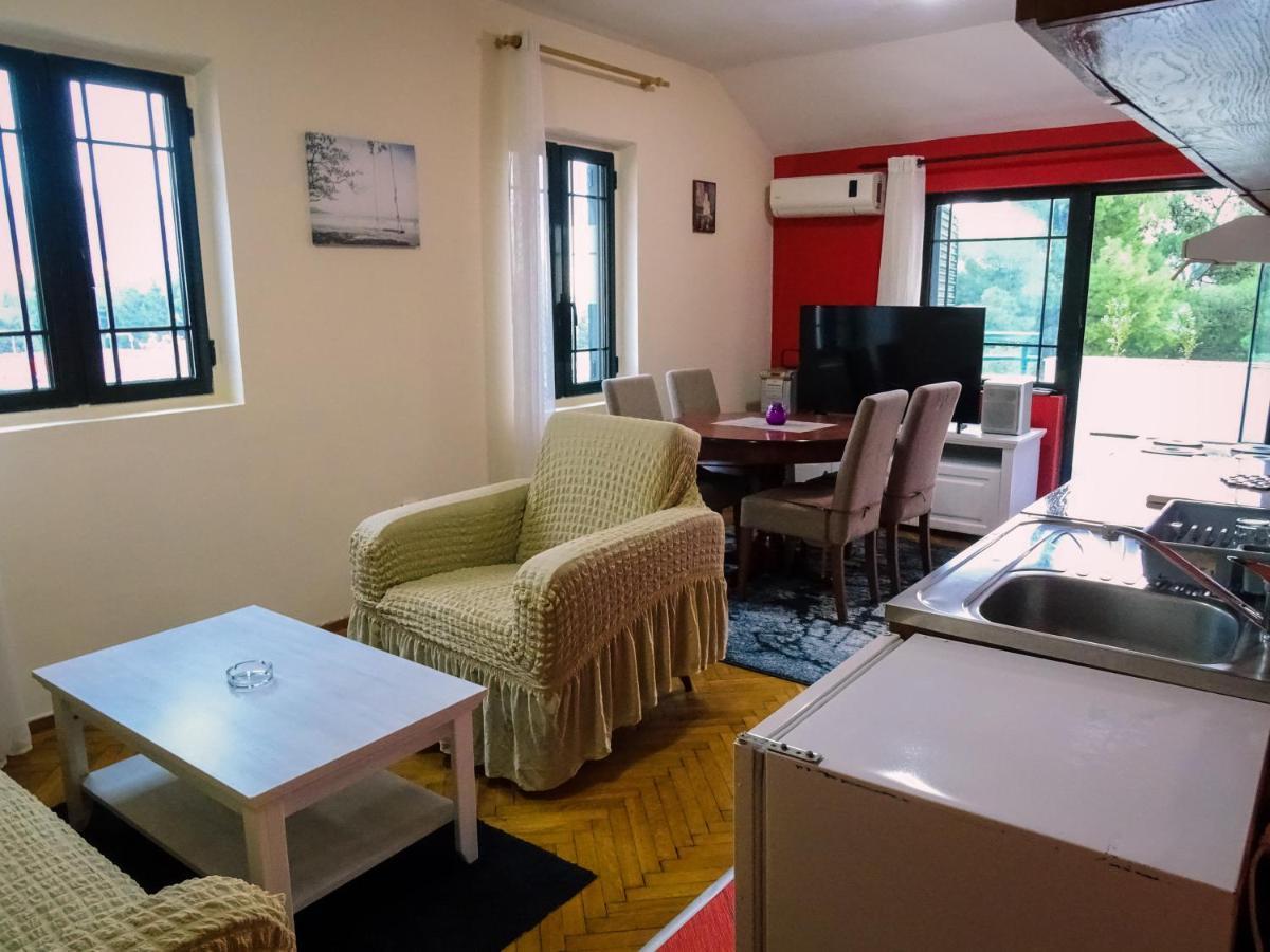 Vuk's 5 Min From The Two-bedroom * Budva