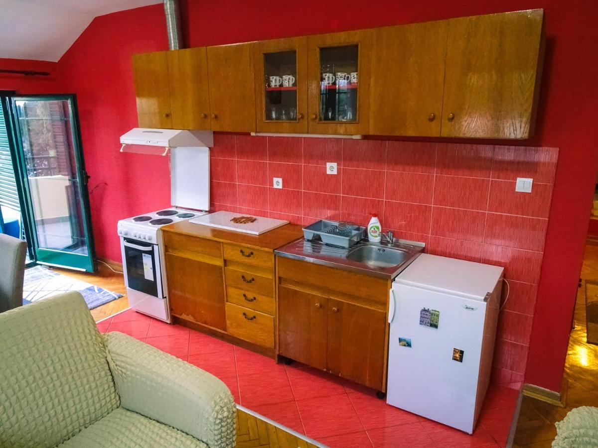 Apartment Vuk's 5 Min From The Two-bedroom *