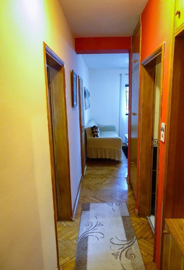 Apartment Vuk's 5 Min From The Two-bedroom *