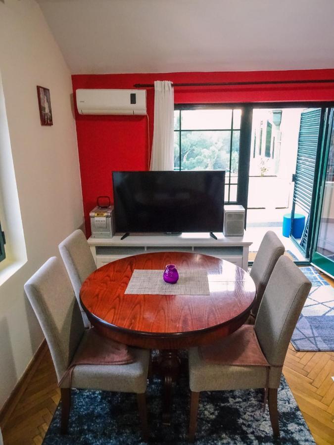 Apartment Vuk's 5 Min From The Two-bedroom Budva